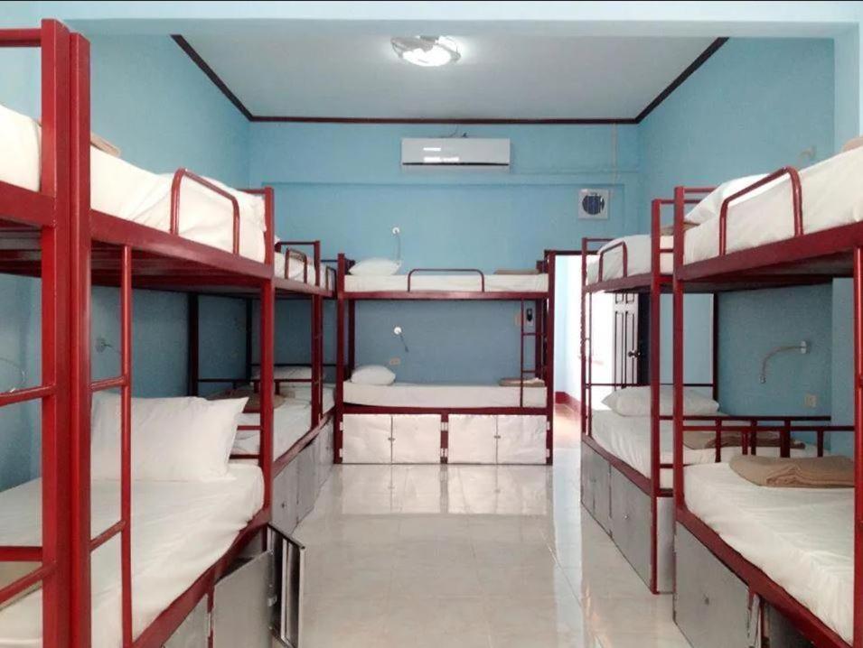 Lucky Backpacker Hostel Vientiane Buitenkant foto