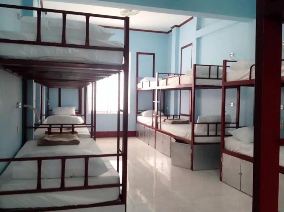 Lucky Backpacker Hostel Vientiane Buitenkant foto