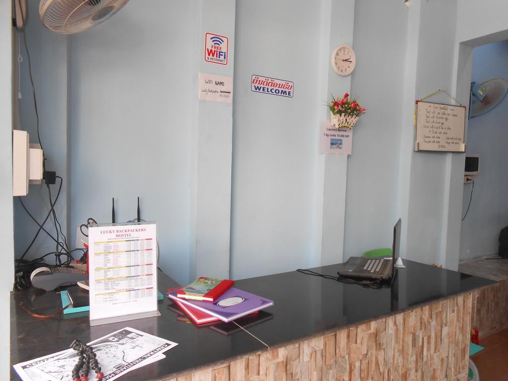 Lucky Backpacker Hostel Vientiane Buitenkant foto