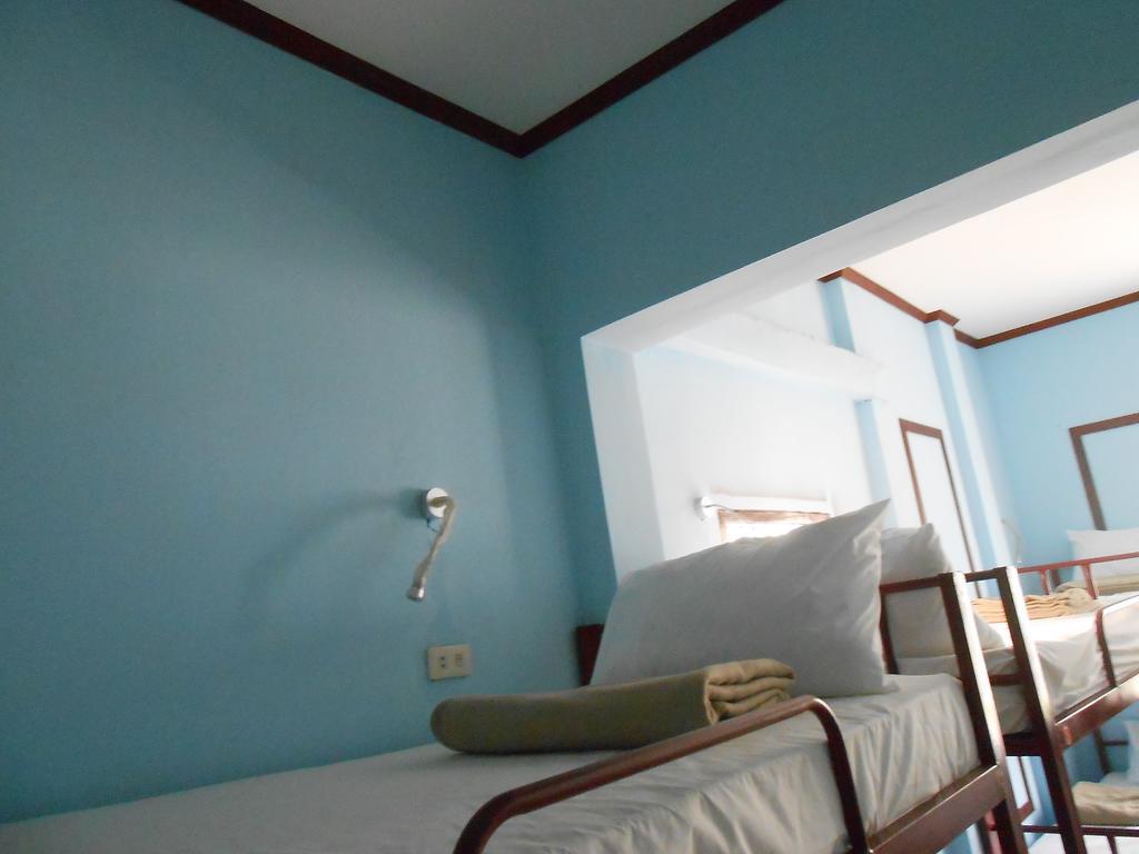 Lucky Backpacker Hostel Vientiane Buitenkant foto