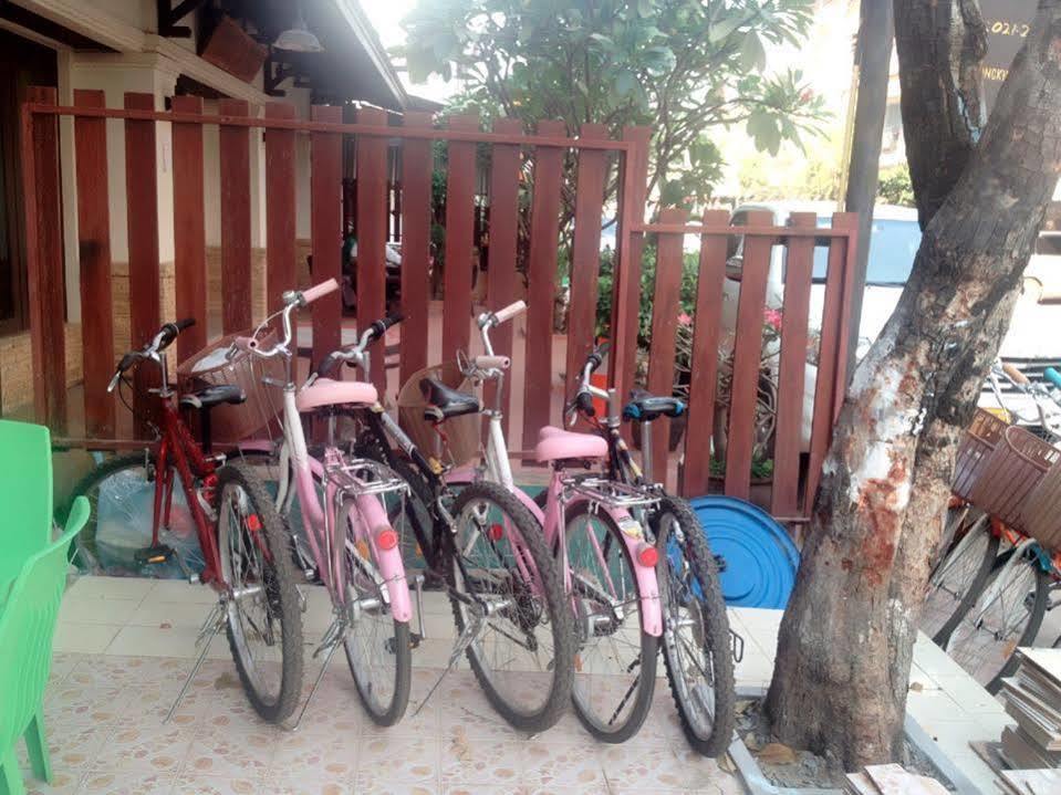 Lucky Backpacker Hostel Vientiane Buitenkant foto