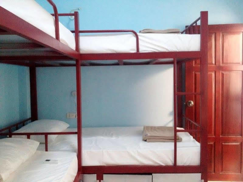 Lucky Backpacker Hostel Vientiane Buitenkant foto